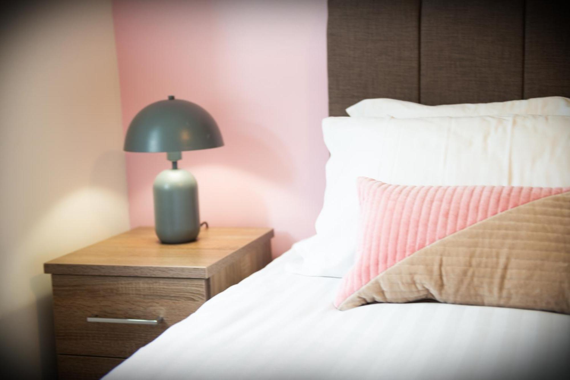 The 'Pinky' - Beautiful 1 Bed Apartment In Hatfield - Free Parking - Near Uni & Business Park - Big Savings On Long Stays Exteriér fotografie
